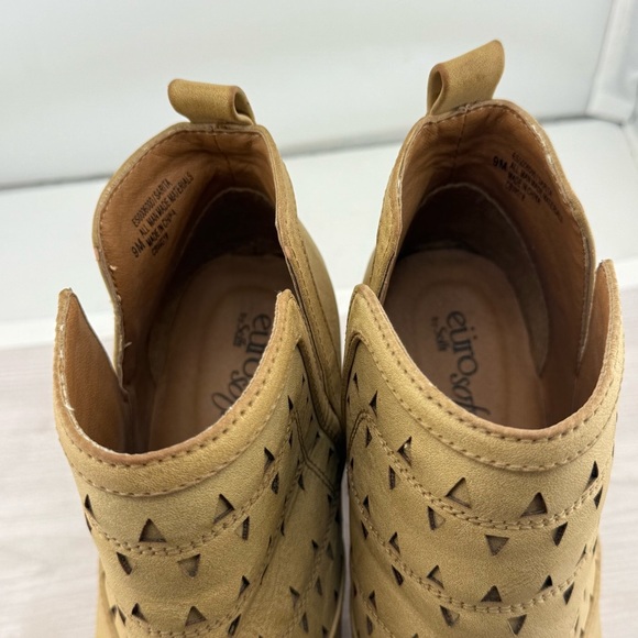 Sofft Tan Ankle Booties with Chunky Heel and Perforated Design - Picture 4 of 6